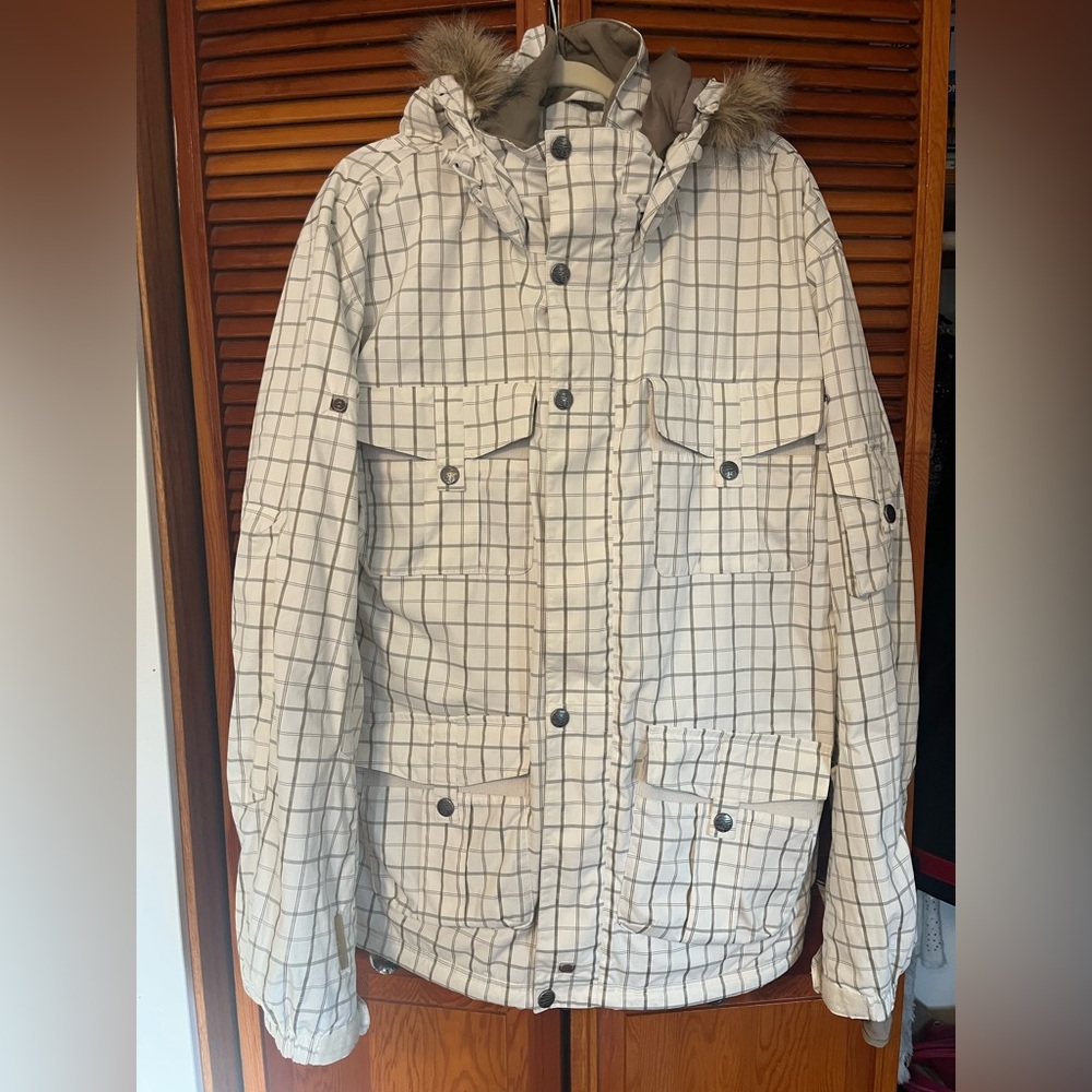 Planet Earth Men's White Checkered Ski Jacket worn 1 time. Fits woman XL